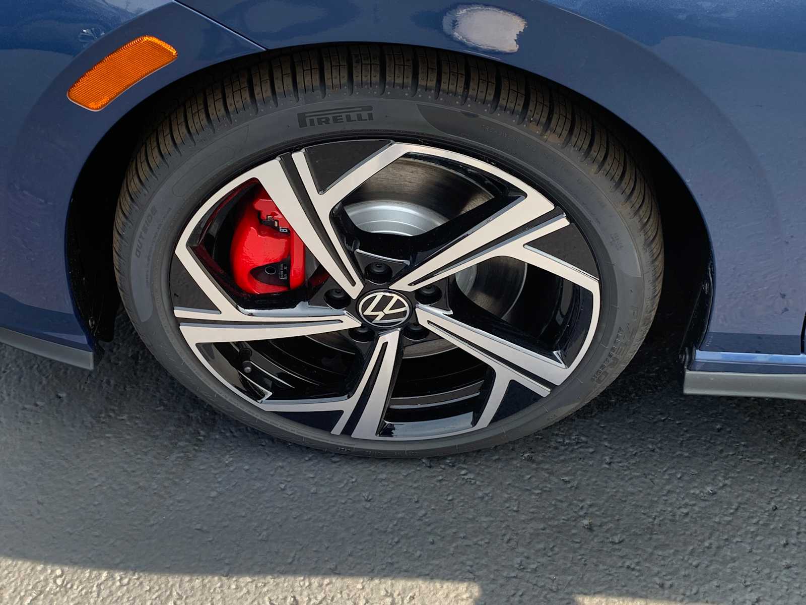 2025 Volkswagen Golf GTI SE photo 4