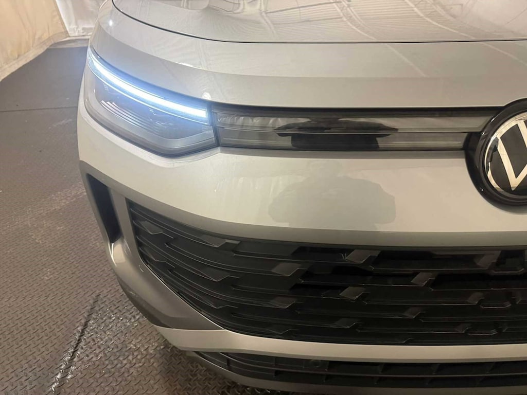 Used 2025 Volkswagen Tiguan 2.0T SE SUV