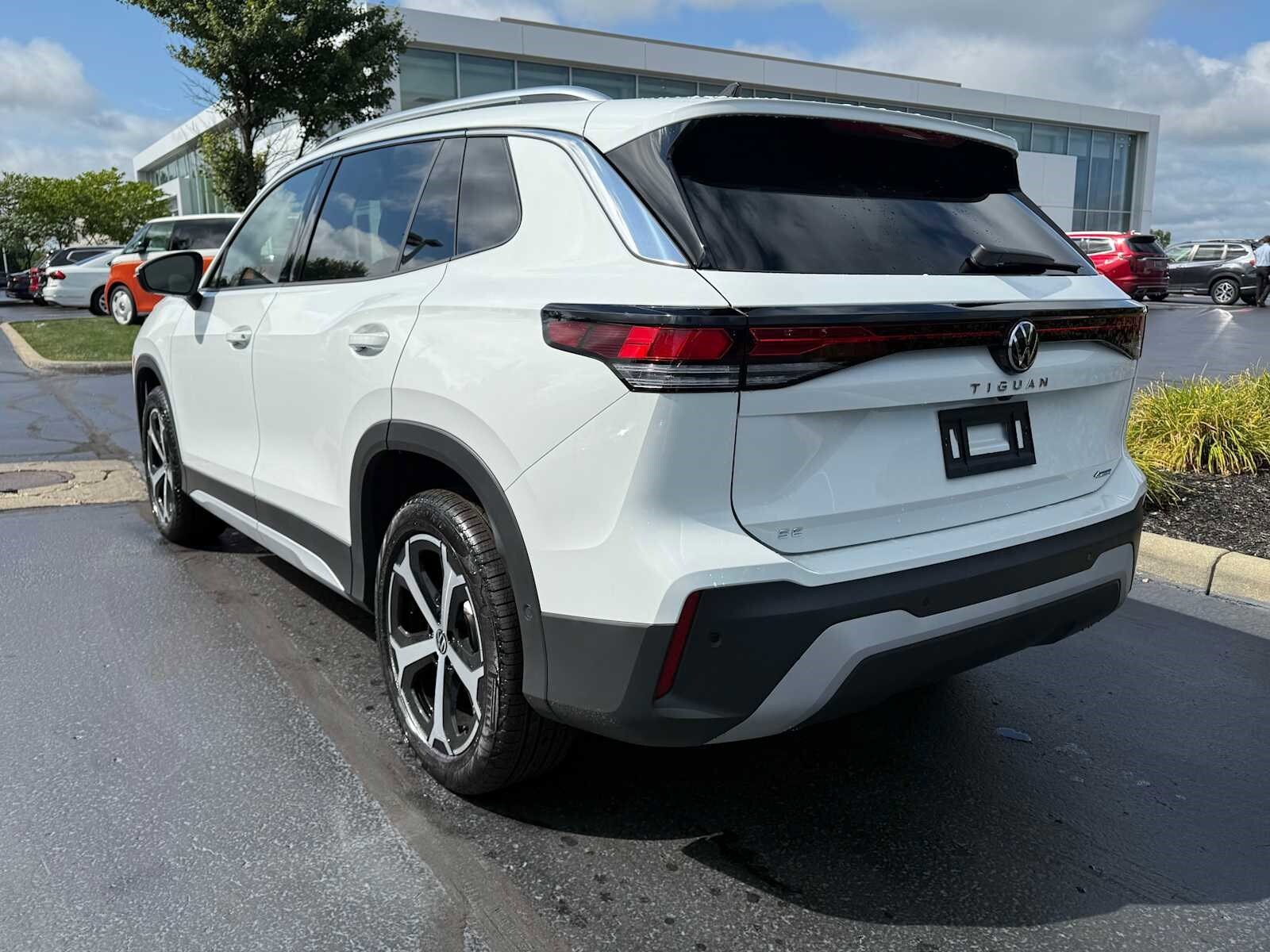 2026 Volkswagen Tiguan SE photo 3