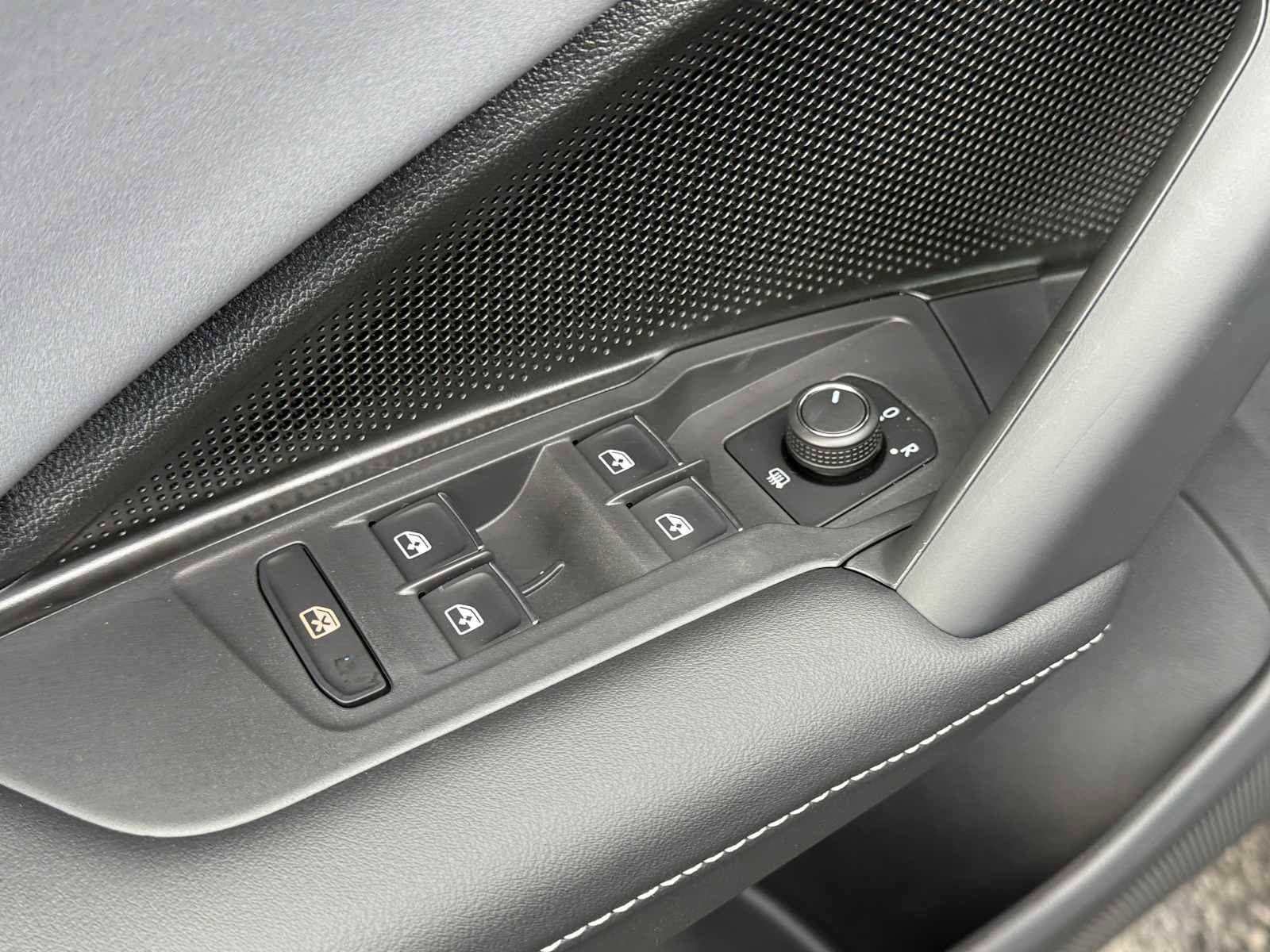 2026 Volkswagen Tiguan SE R-LINE BLACK - Photo 7