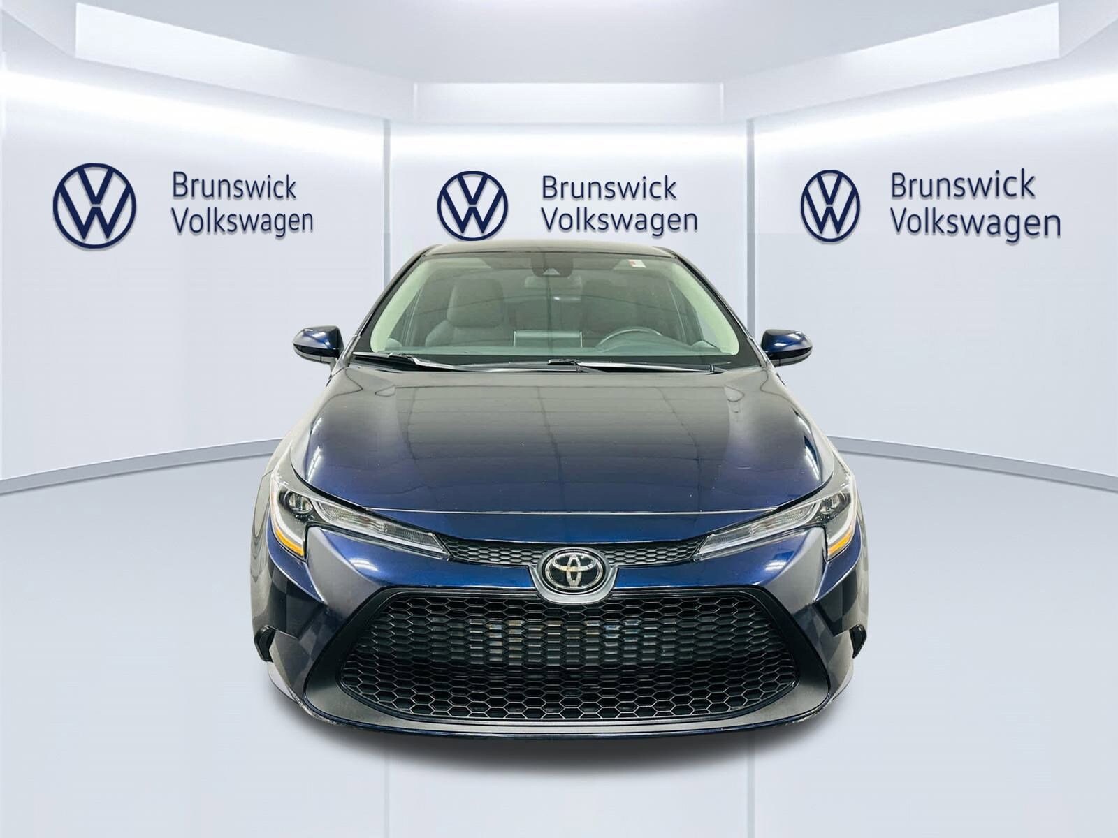 2021 Toyota Corolla LE photo 2