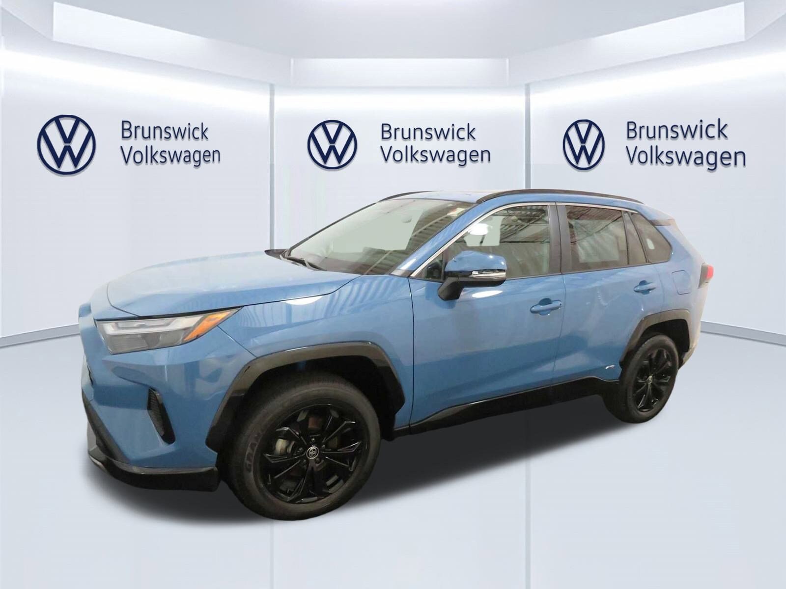 2022 Toyota RAV4 Hybrid SE photo 2