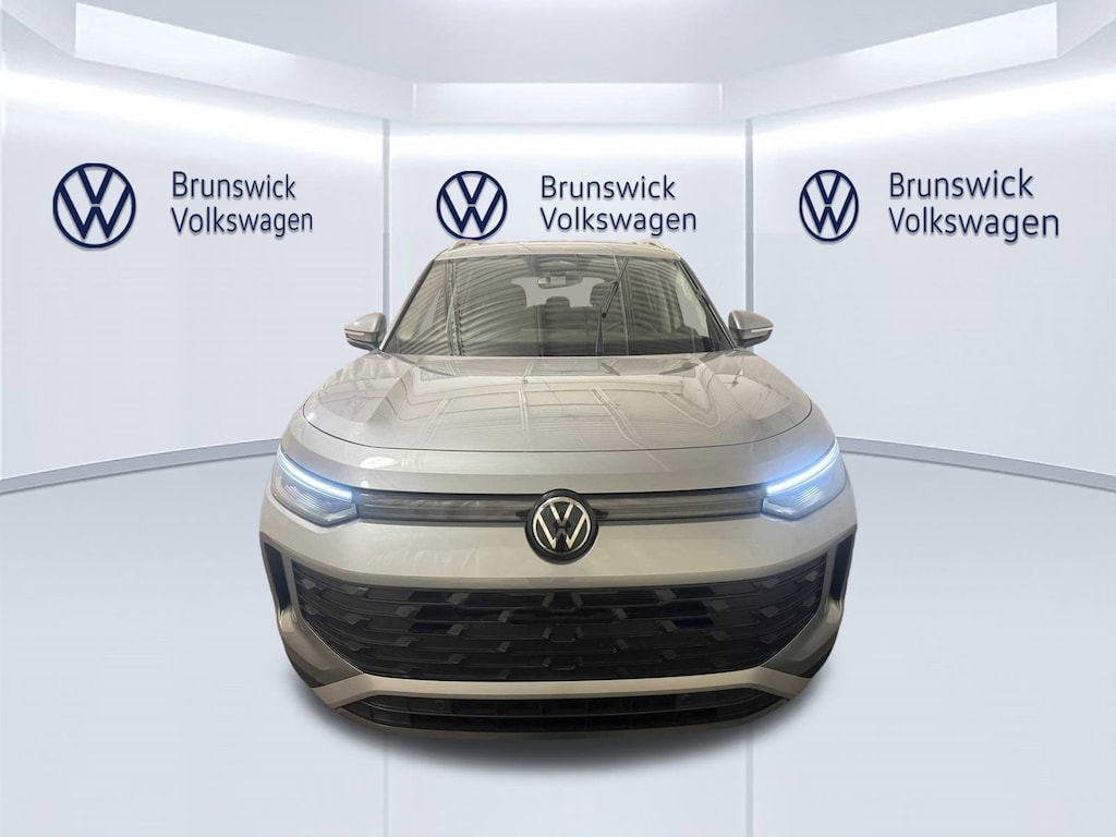 Used 2025 Volkswagen Tiguan 2.0T SE SUV