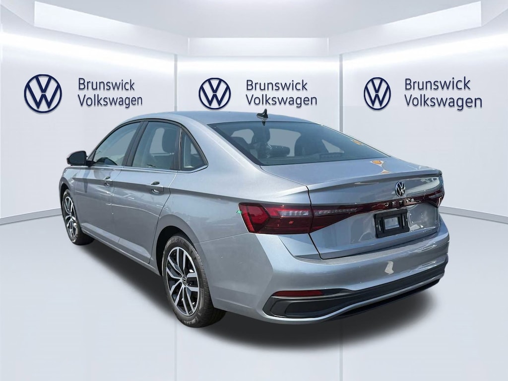 New 2025 Volkswagen Jetta SE Auto