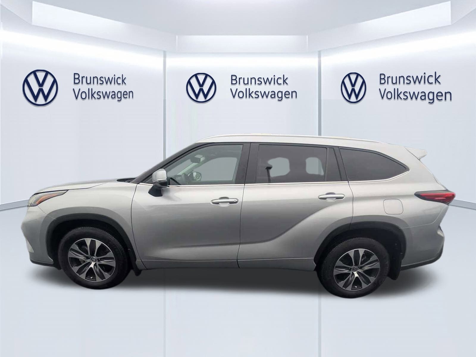 2023 Toyota Highlander XLE photo 3