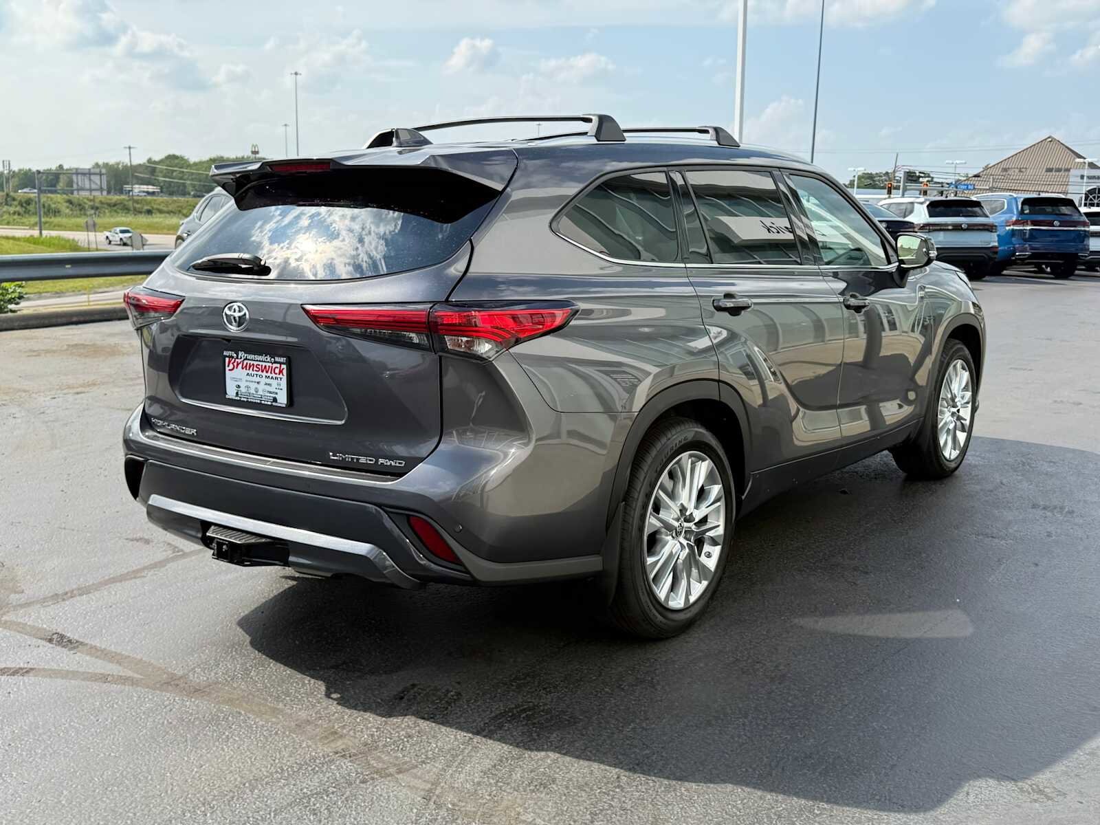 2022 Toyota Highlander Limited photo 4
