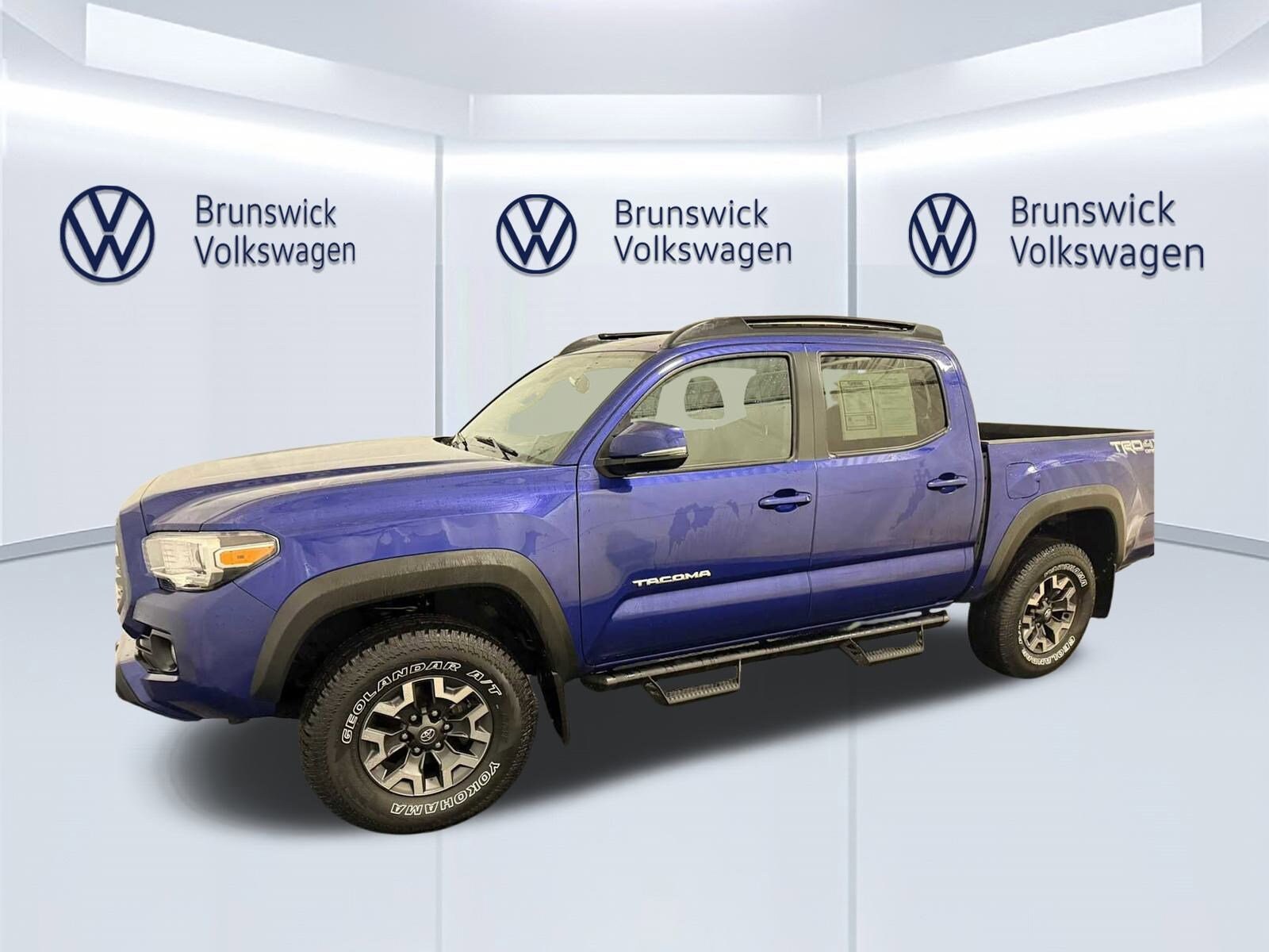 2022 Toyota Tacoma TRD V6 photo 2