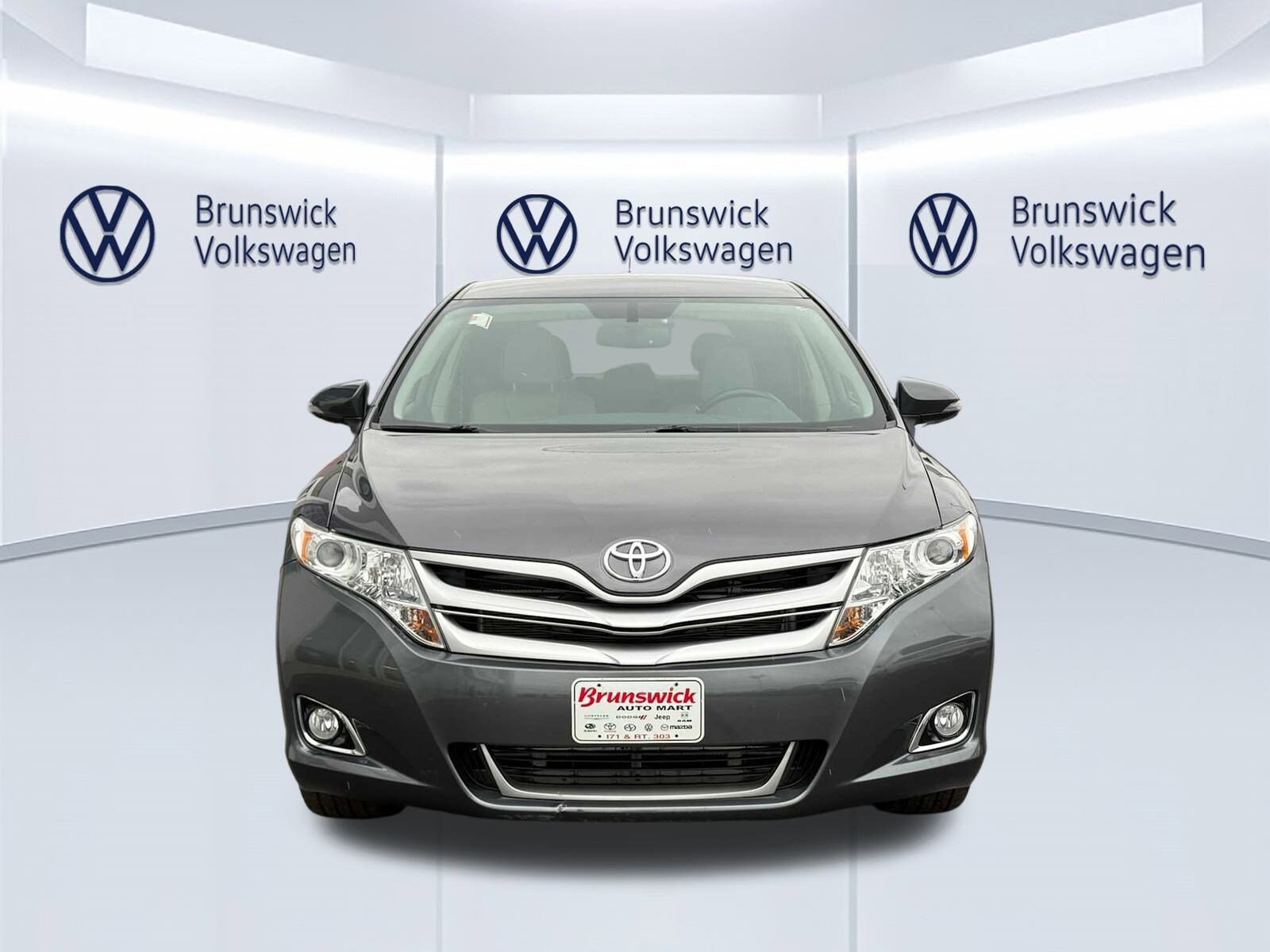 2015 Toyota Venza XLE photo 2