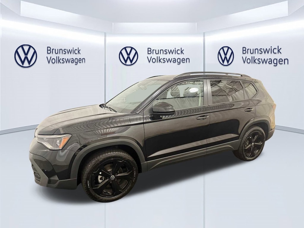 Used 2025 Volkswagen Taos 1.5T SE Black SUV