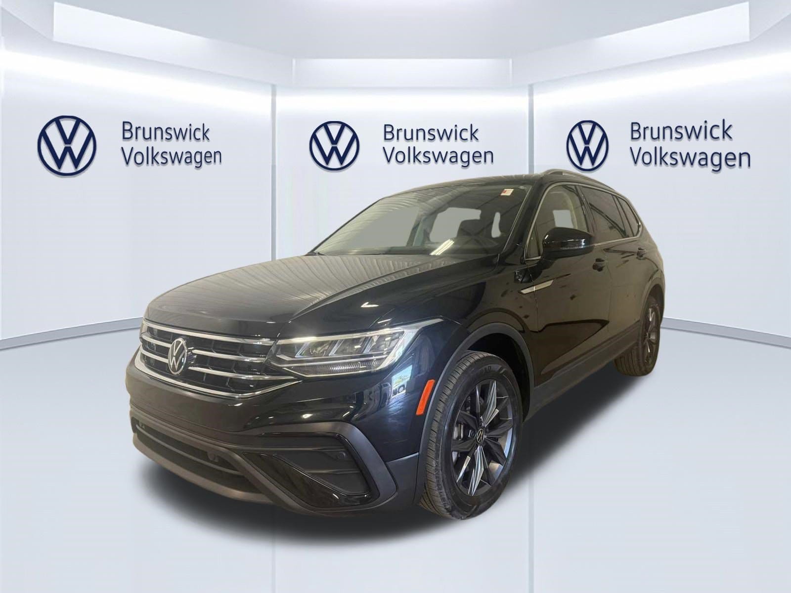 2022 Volkswagen Tiguan 2.0T SE 4Motion's photo