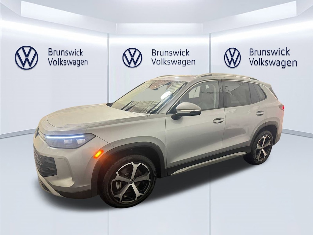 Used 2025 Volkswagen Tiguan 2.0T SE SUV