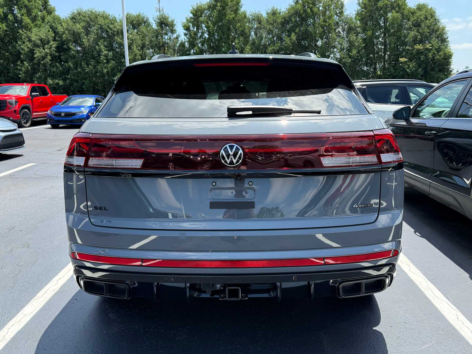 2025 Volkswagen Atlas Cross Sport SEL R-Line photo 4