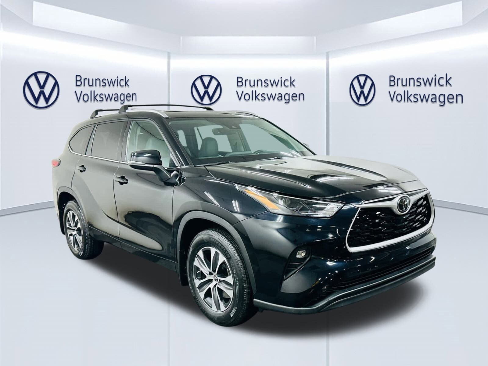 2022 Toyota Highlander XLE photo 3
