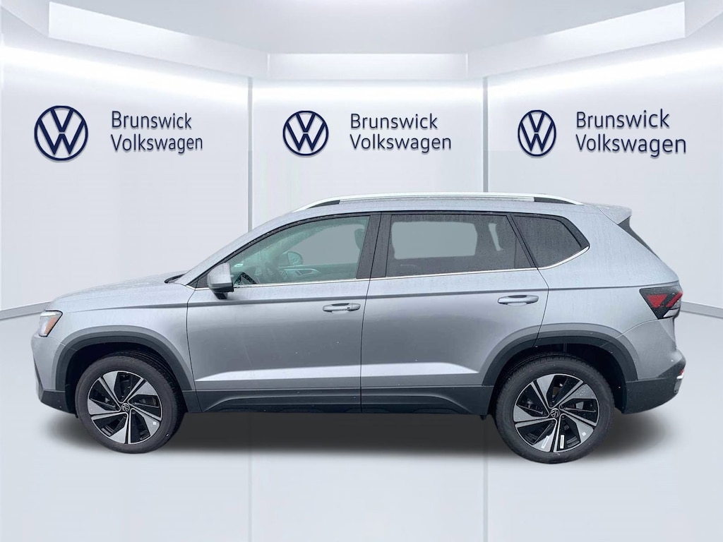 New 2026 Volkswagen Taos SE 4MOTION