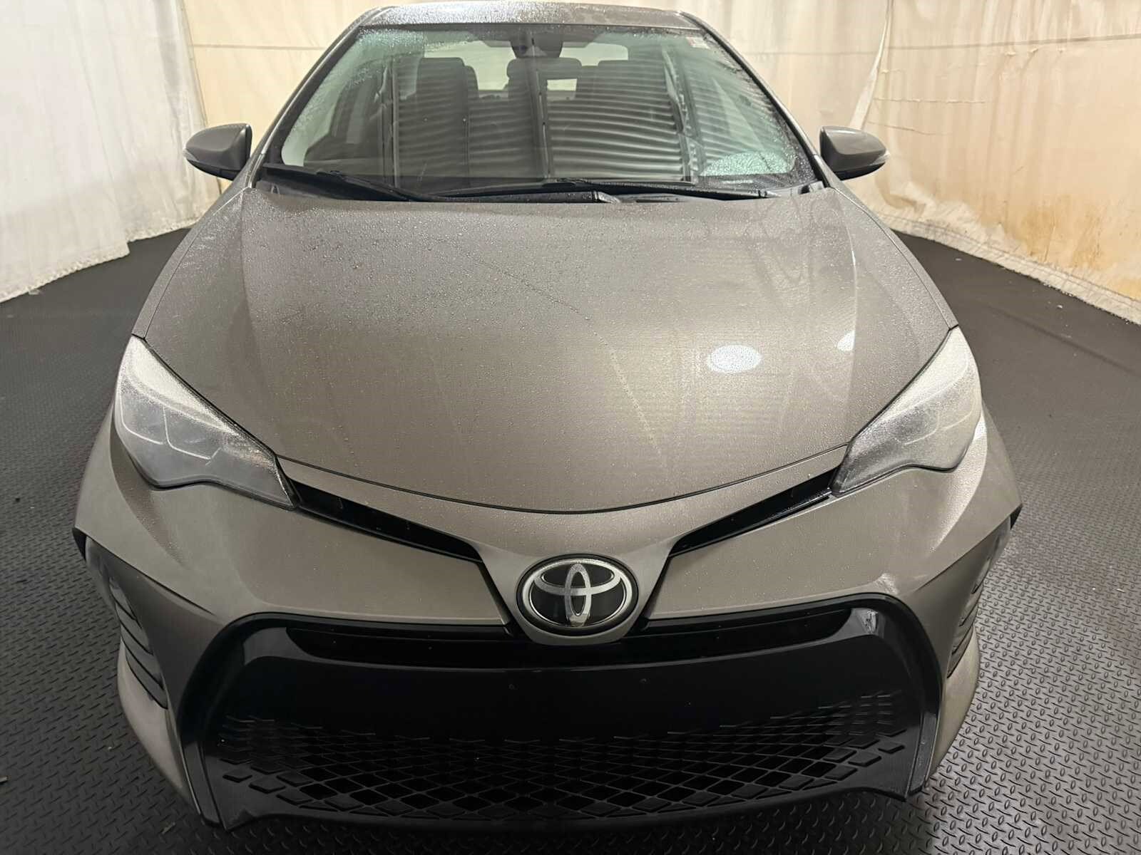 2017 Toyota Corolla SE photo 3