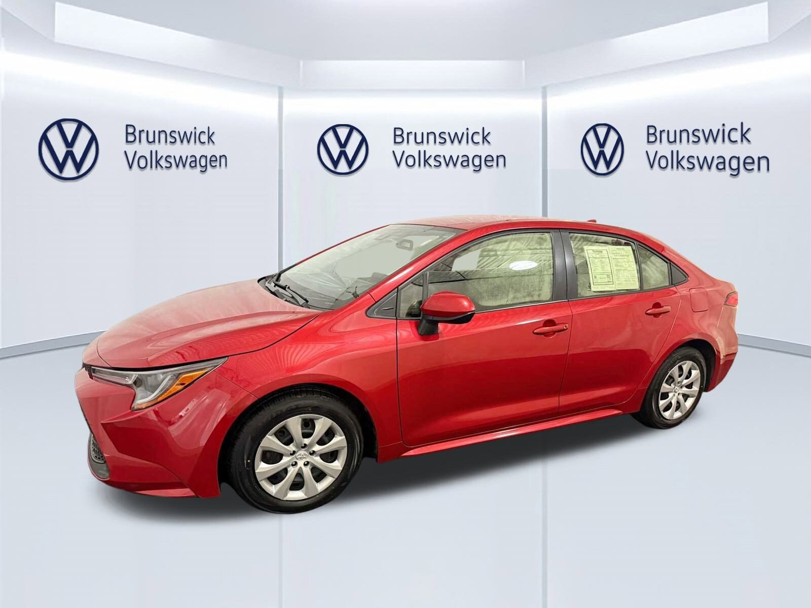 2020 Toyota Corolla LE photo 2