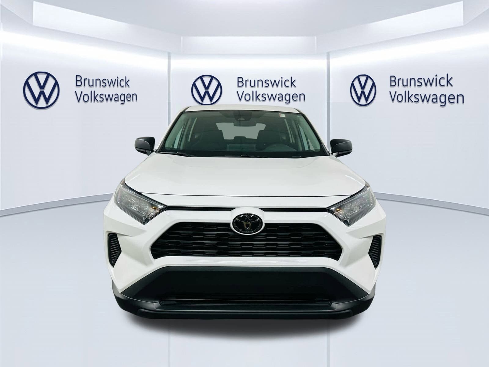 2022 Toyota RAV4 LE photo 2