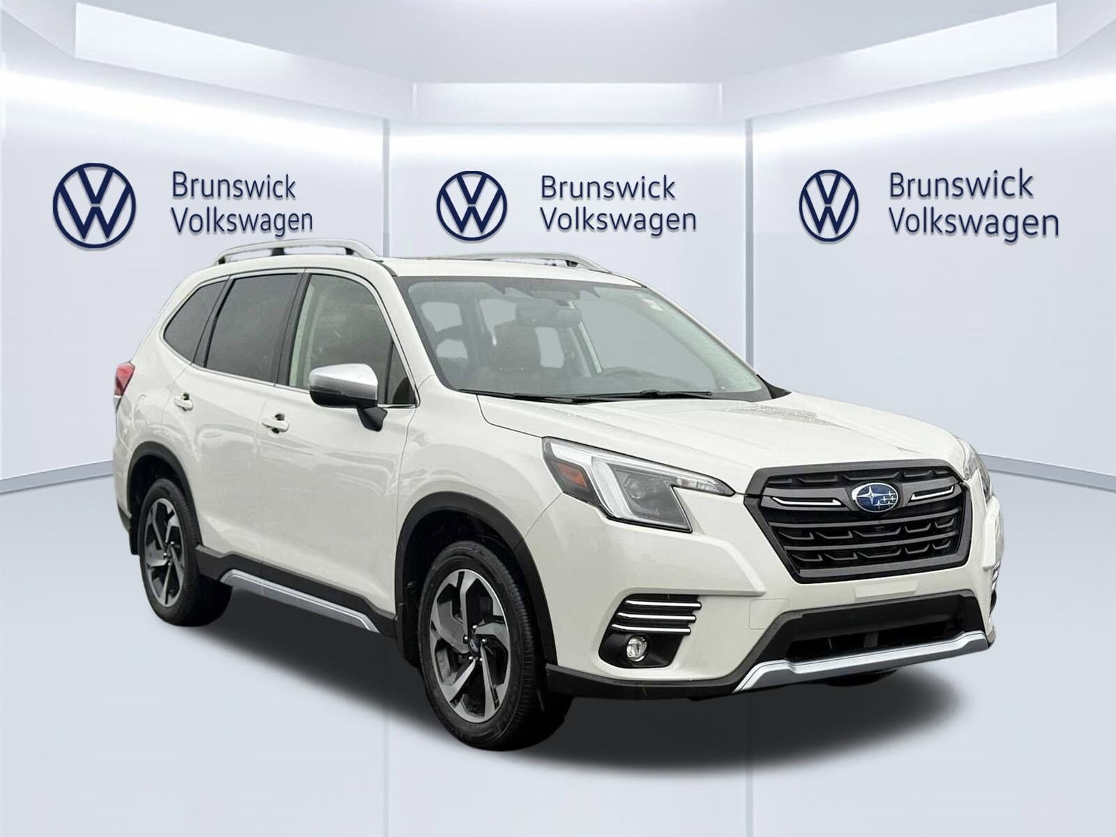 2023 Subaru Forester Touring photo 2