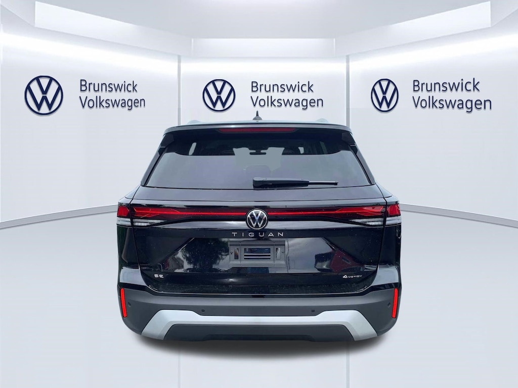 New 2026 Volkswagen Tiguan SE 4MOTION
