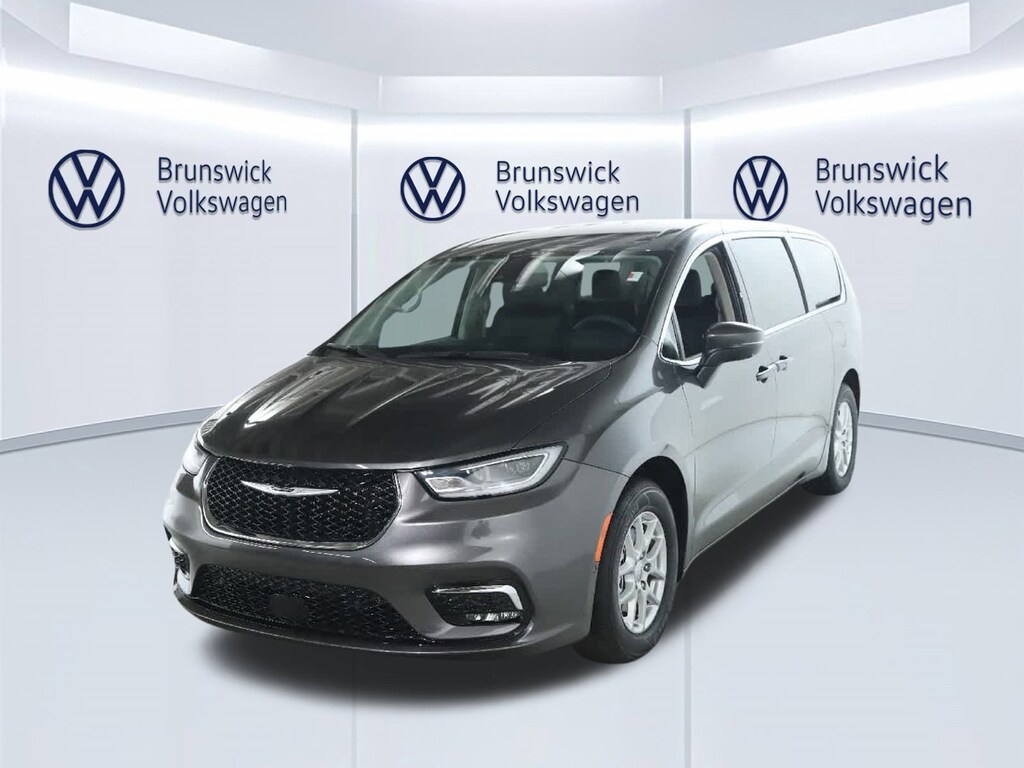 Used 2023 Chrysler Pacifica Touring L Van Passenger Van
