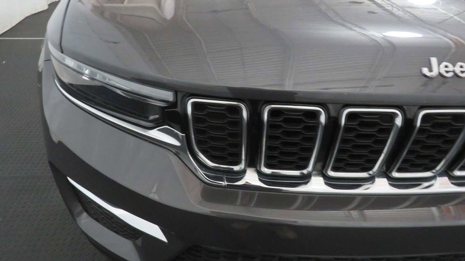 2023 Jeep Grand Cherokee Limited photo 4