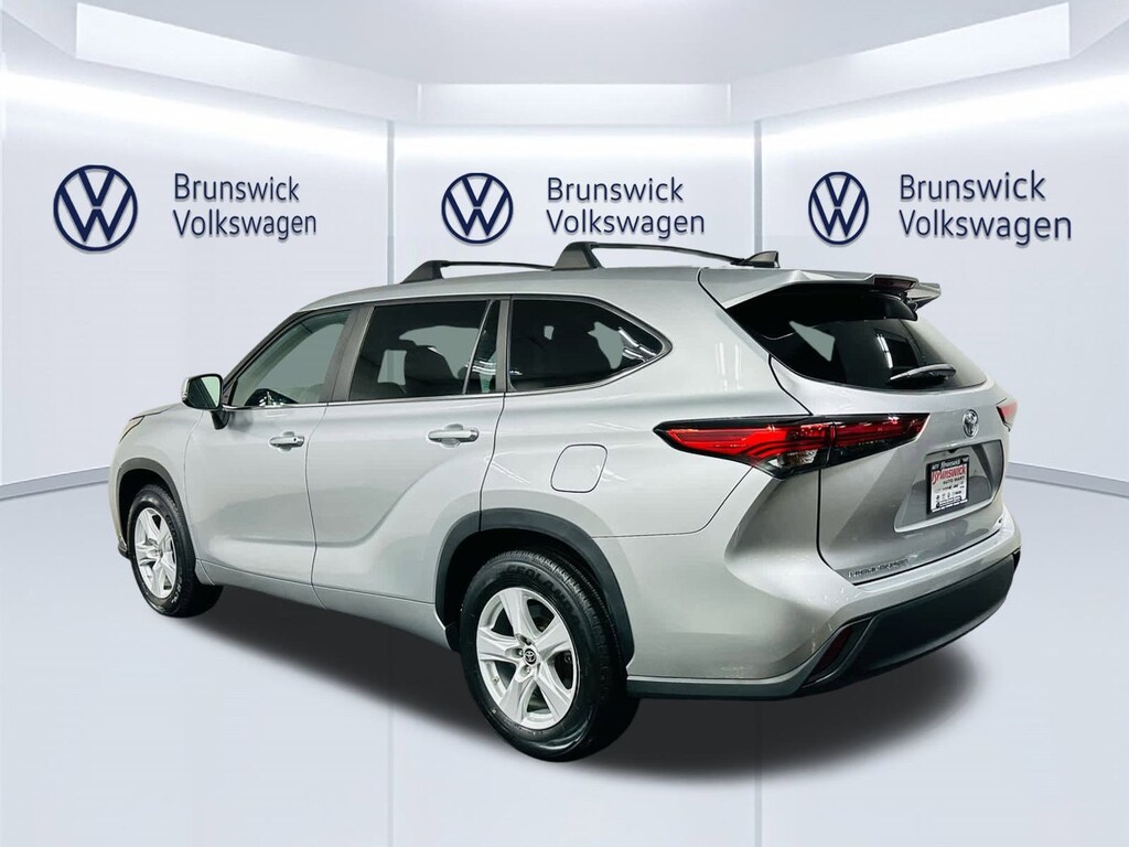 Used 2023 Toyota Highlander LE SUV