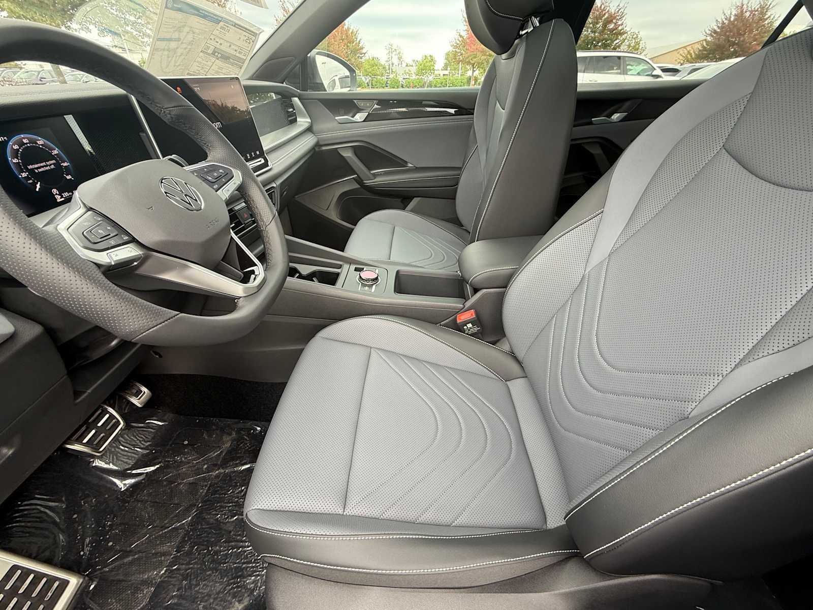2026 Volkswagen Tiguan SE R-LINE BLACK - Photo 9