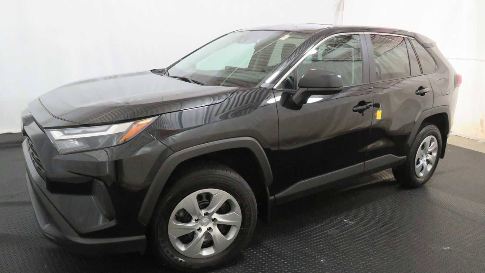 2023 Toyota RAV4 LE photo 2