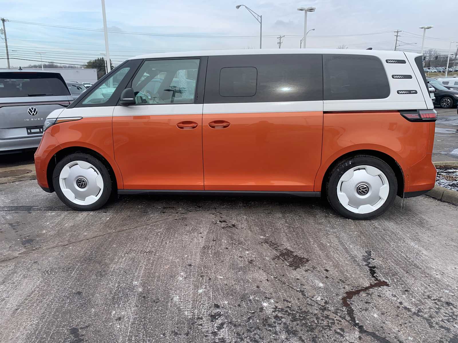 2025 Volkswagen ID. Buzz photo 2