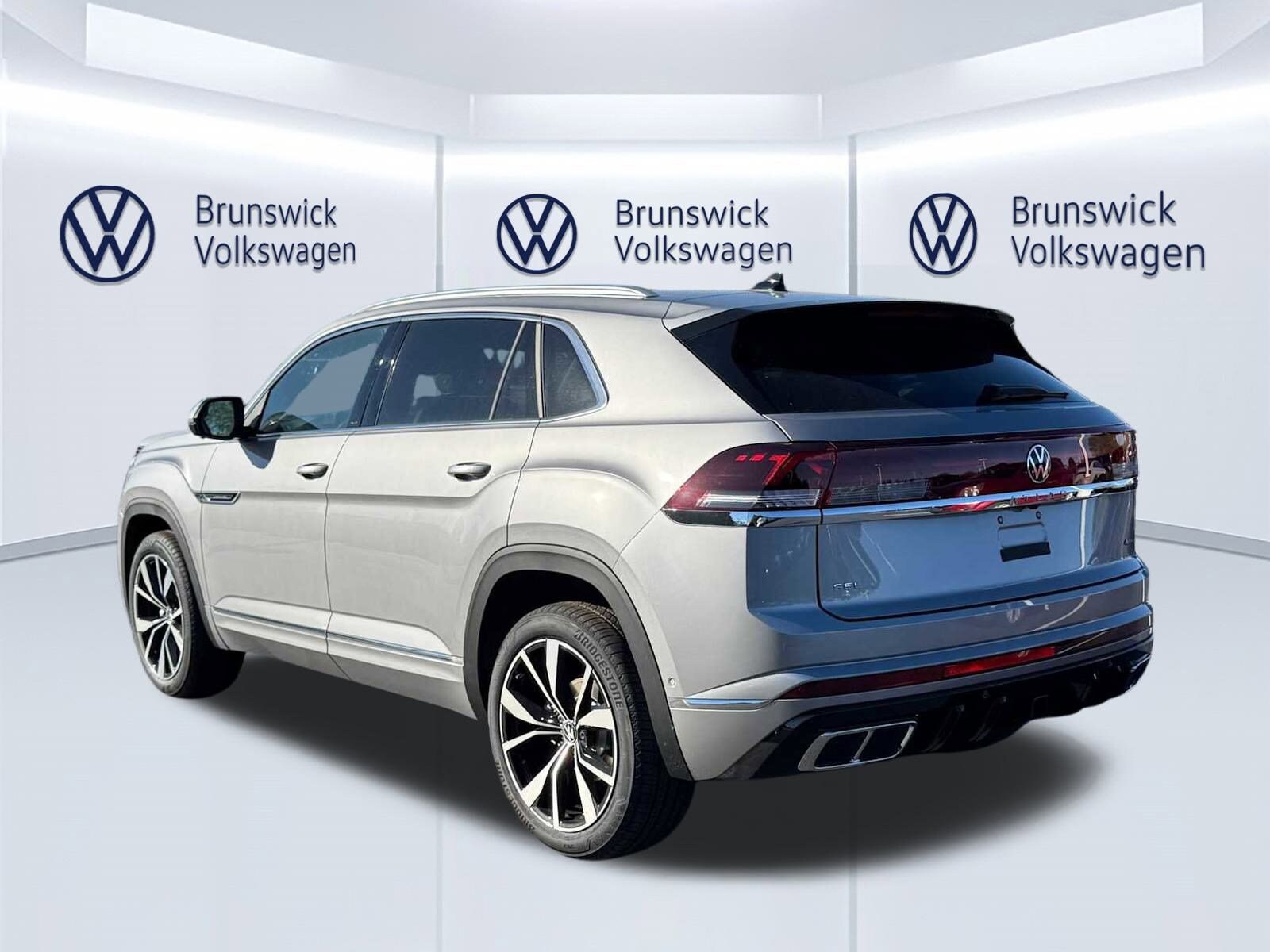 2026 Volkswagen Atlas Cross Sport SEL Premium R-Line photo 3