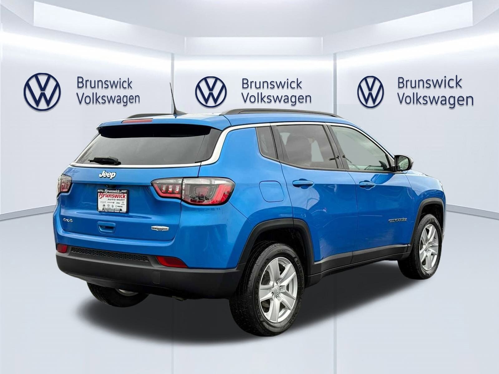 2022 Jeep Compass Latitude photo 3