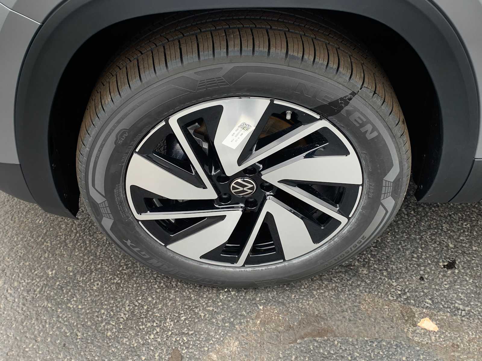 2025 Volkswagen Atlas SEL photo 3