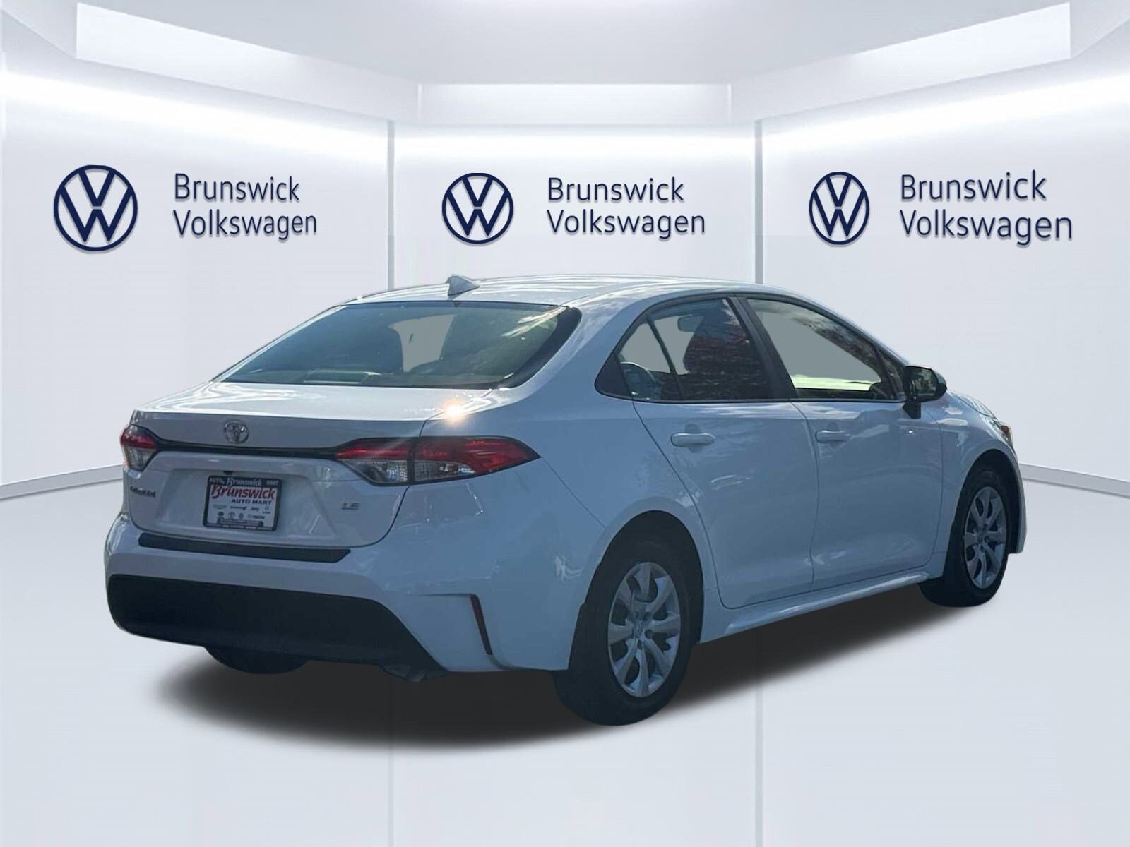 2023 Toyota Corolla LE photo 2