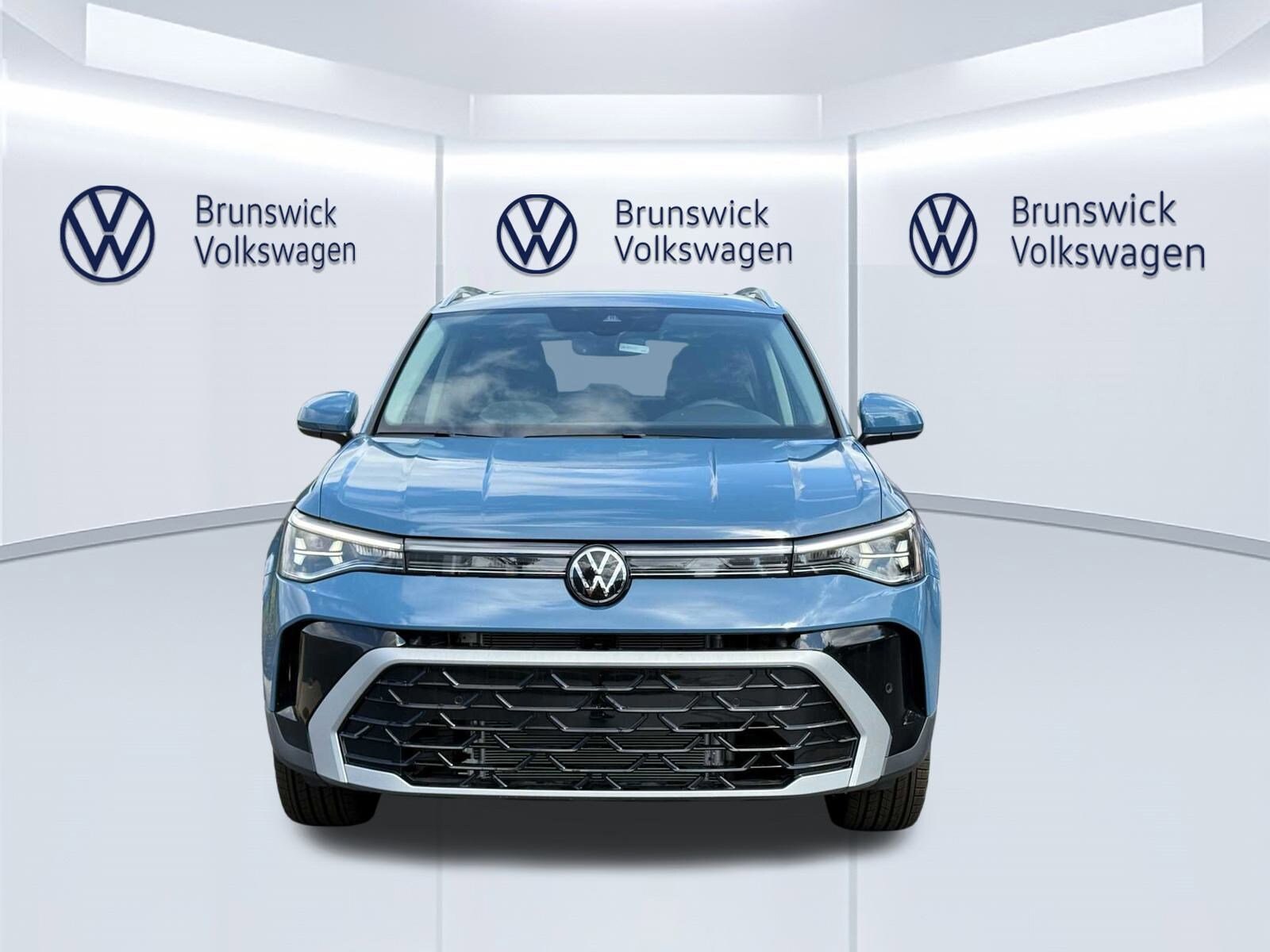 2025 Volkswagen Taos SEL photo 2