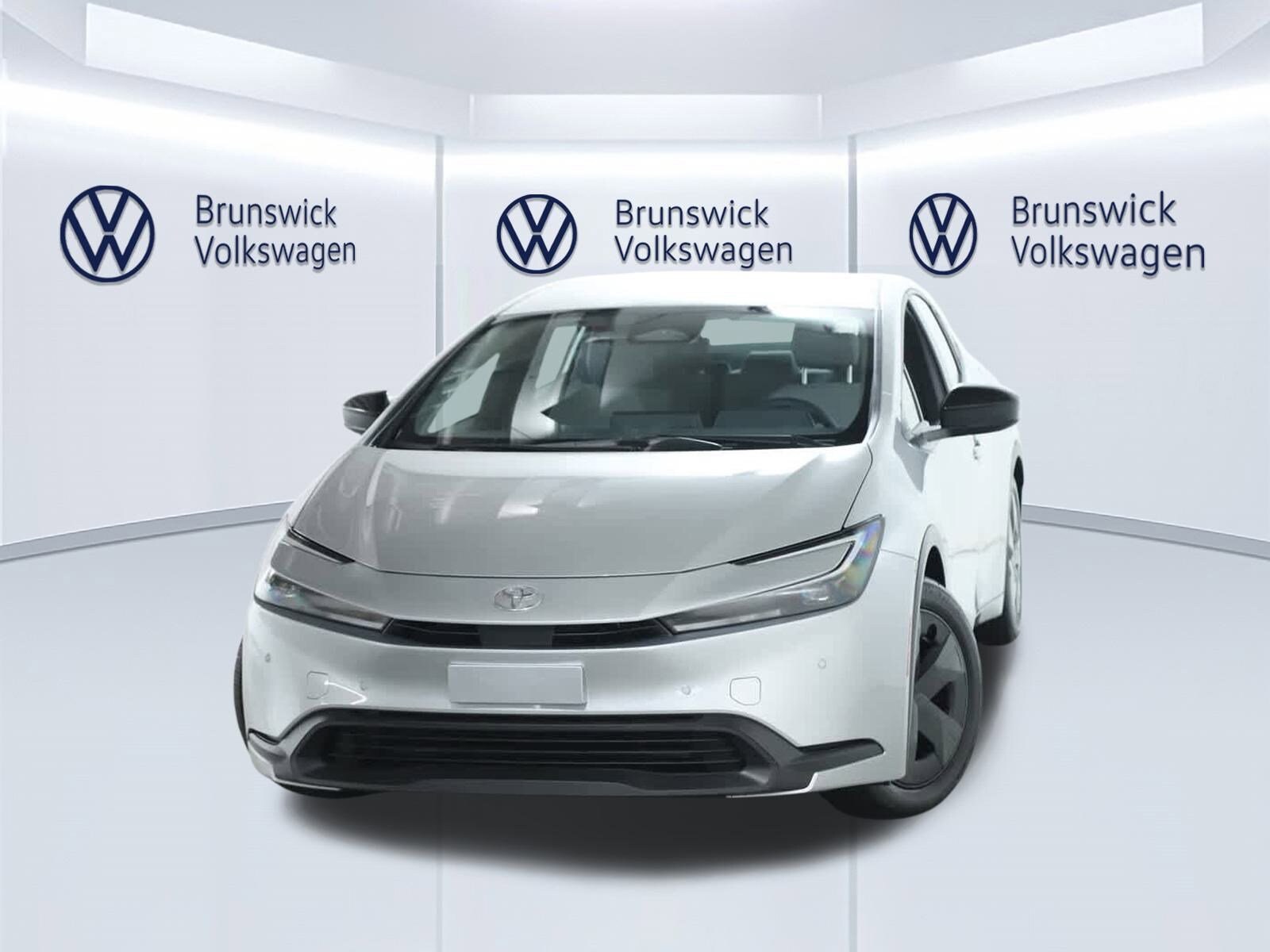 2025 Toyota Prius LE photo 3