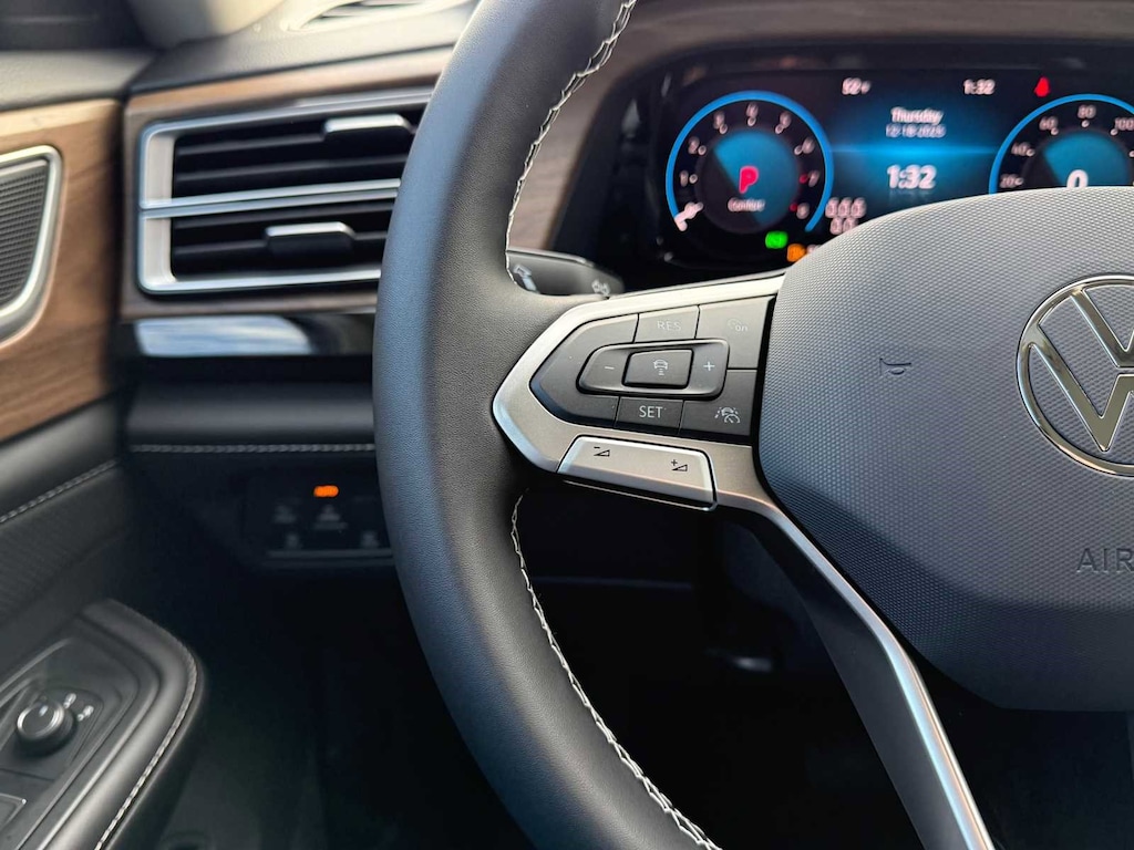 New 2026 Volkswagen Atlas 2.0T SE w/Technology 4MOTION