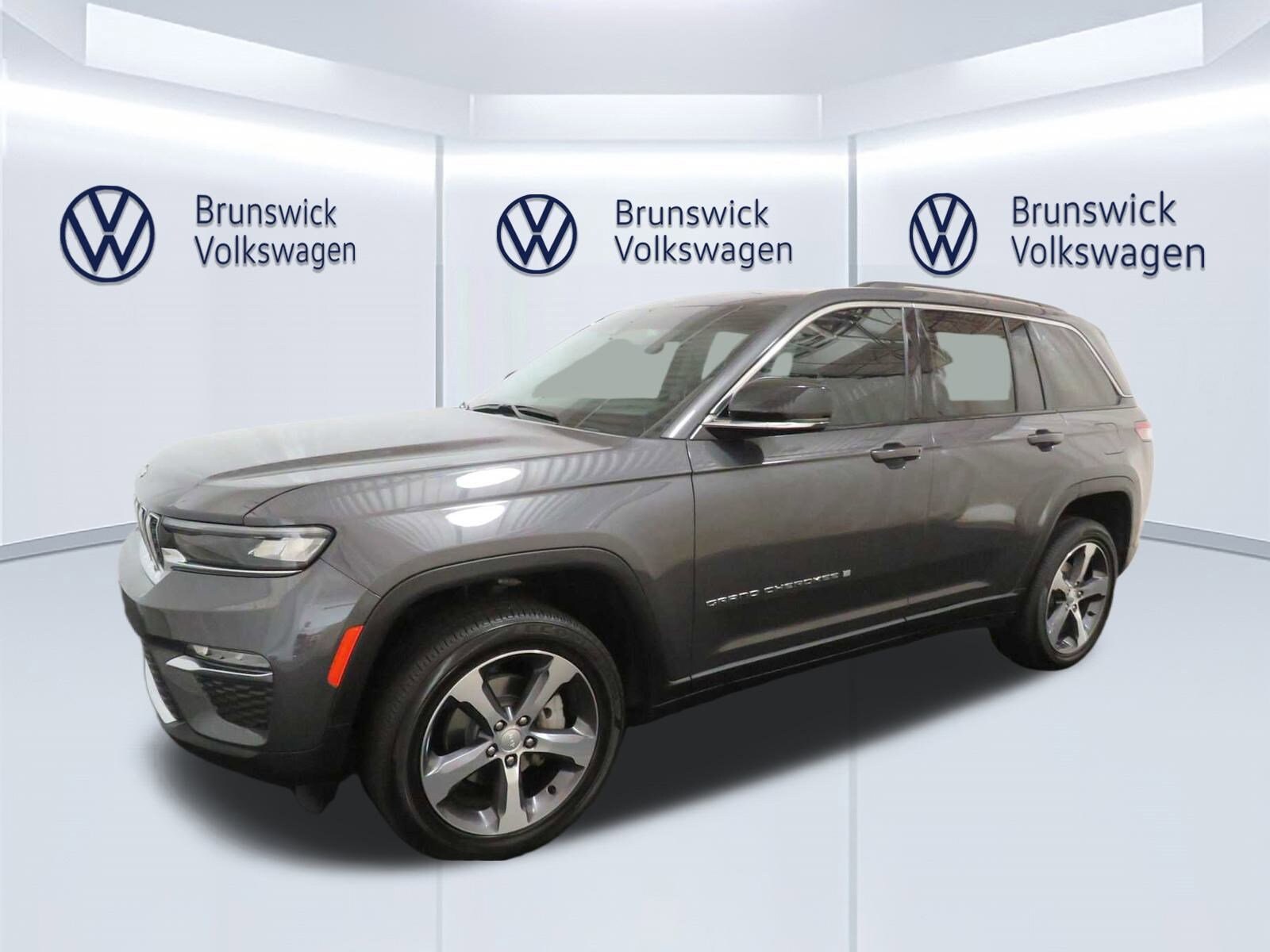 2023 Jeep Grand Cherokee Limited photo 2