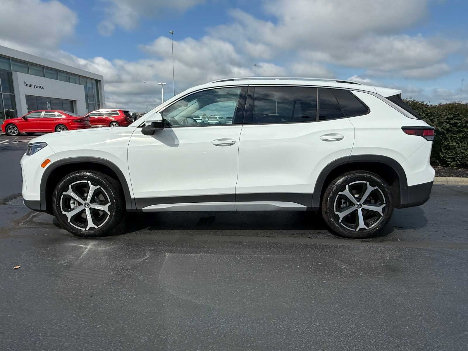 2026 Volkswagen Tiguan SE photo 2