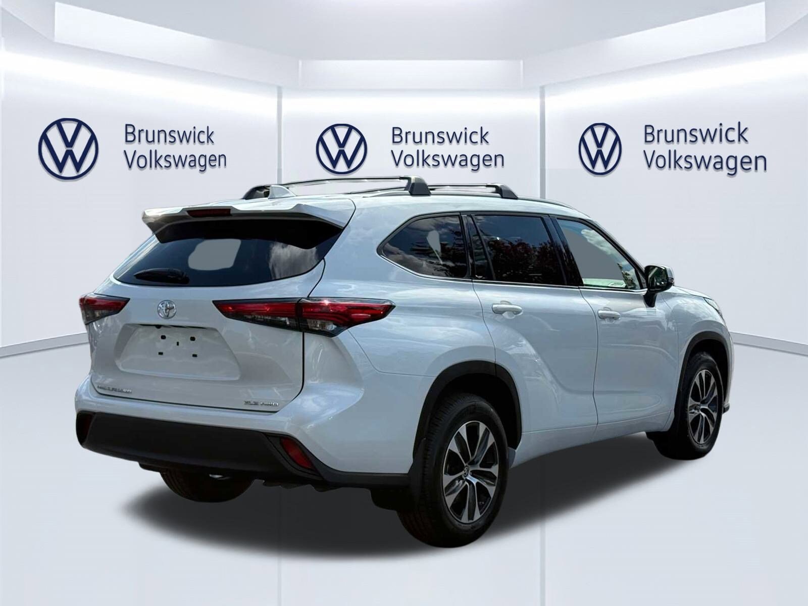 2022 Toyota Highlander XLE photo 3