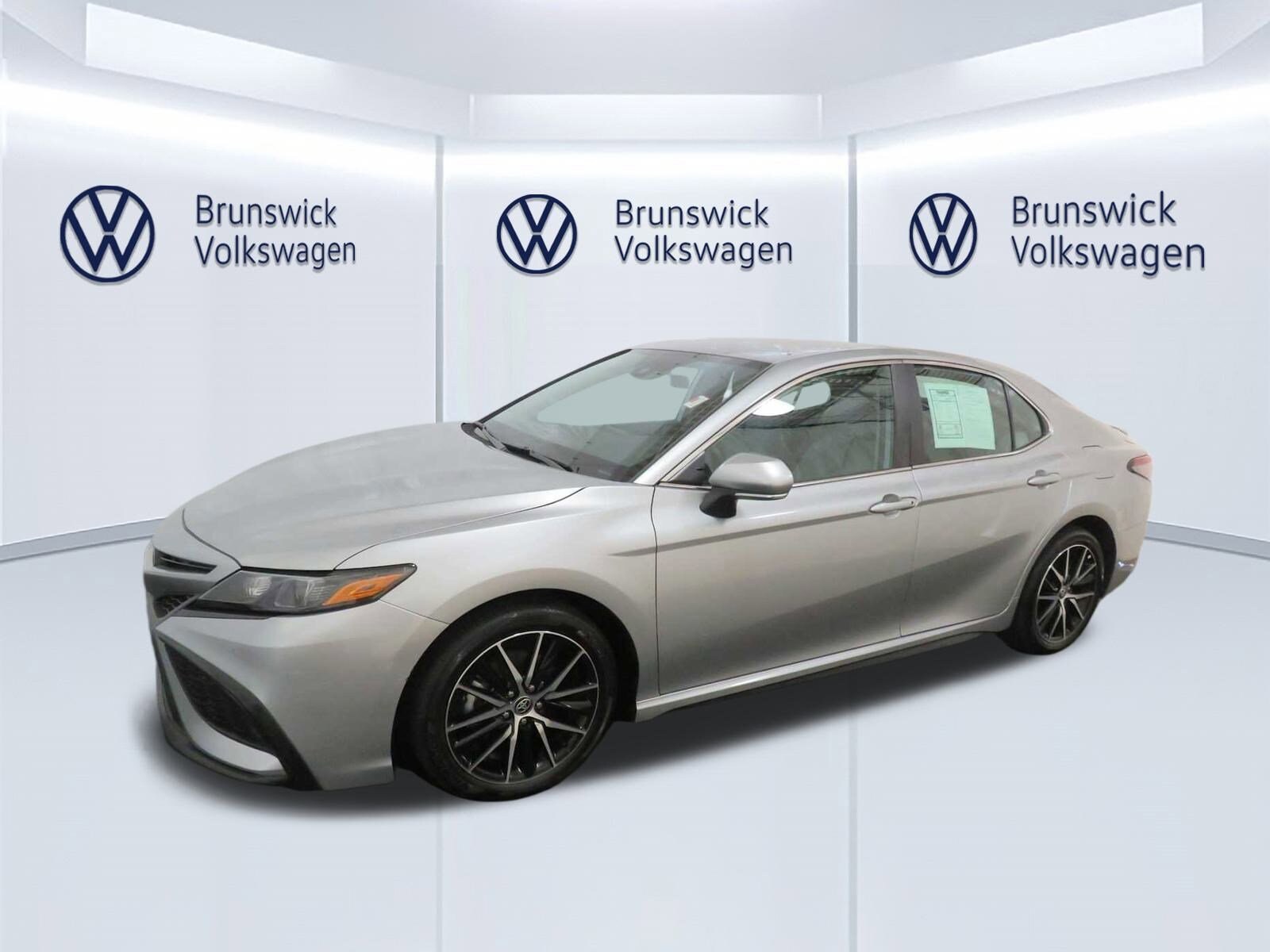 2024 Toyota Camry SE photo 2