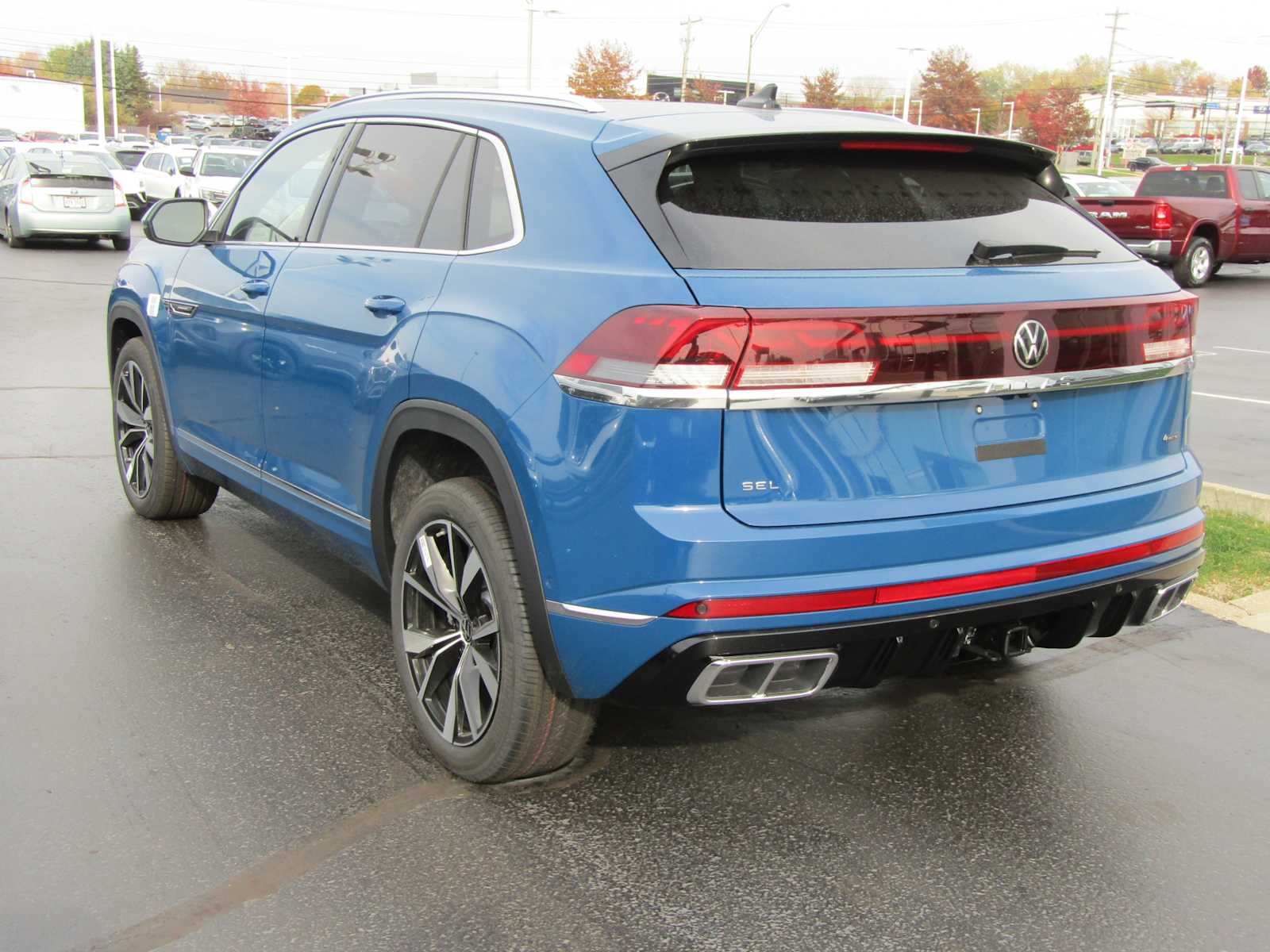 2025 Volkswagen Atlas Cross Sport SEL Premium R-Line photo 4