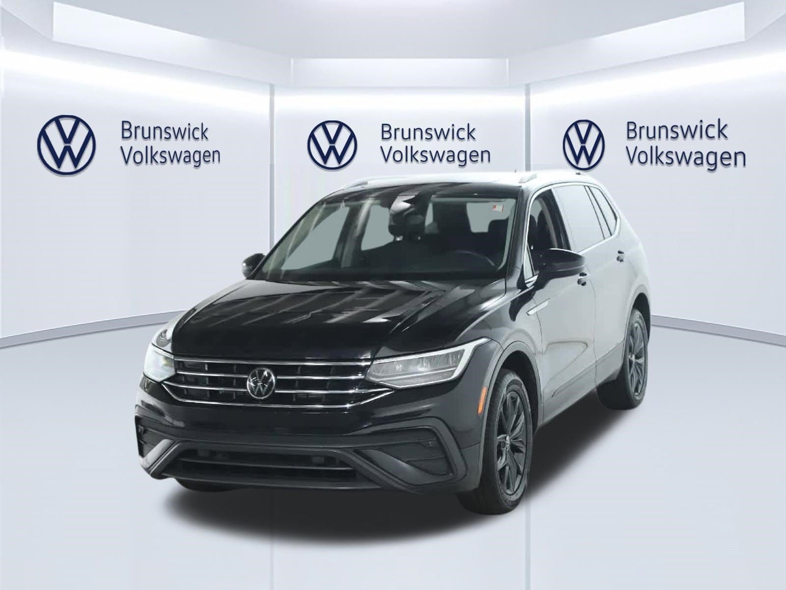 2022 Volkswagen Tiguan 2.0T SE 4Motion's photo