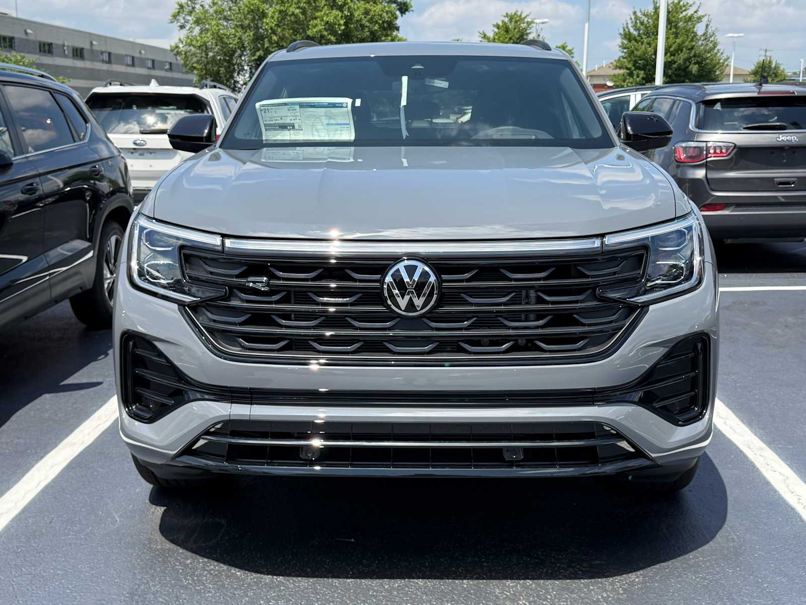 2025 Volkswagen Atlas Cross Sport SEL R-Line photo 2