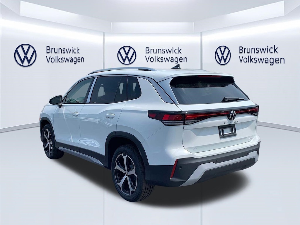 New 2026 Volkswagen Tiguan SE 4MOTION