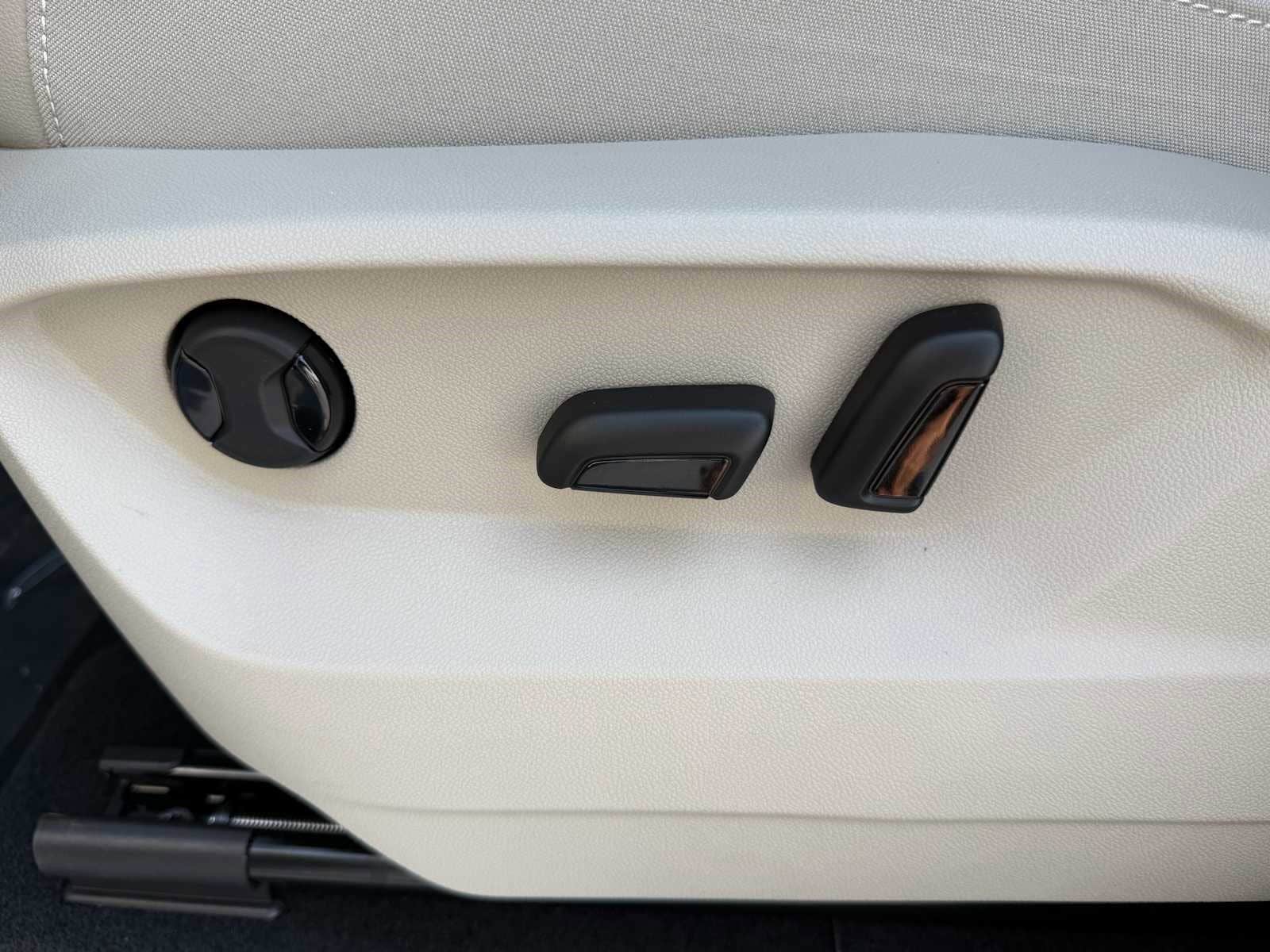 2026 Volkswagen Atlas SE w/Tech - Photo 11
