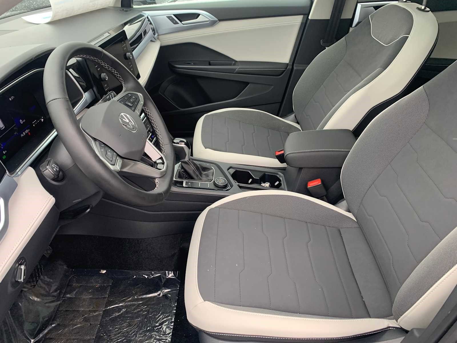 2026 Volkswagen Taos SE - Photo 5