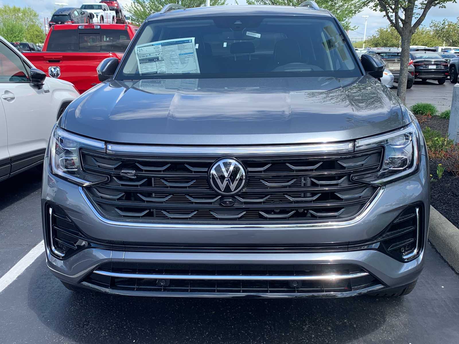 2025 Volkswagen Atlas SEL Premium R-Line photo 2