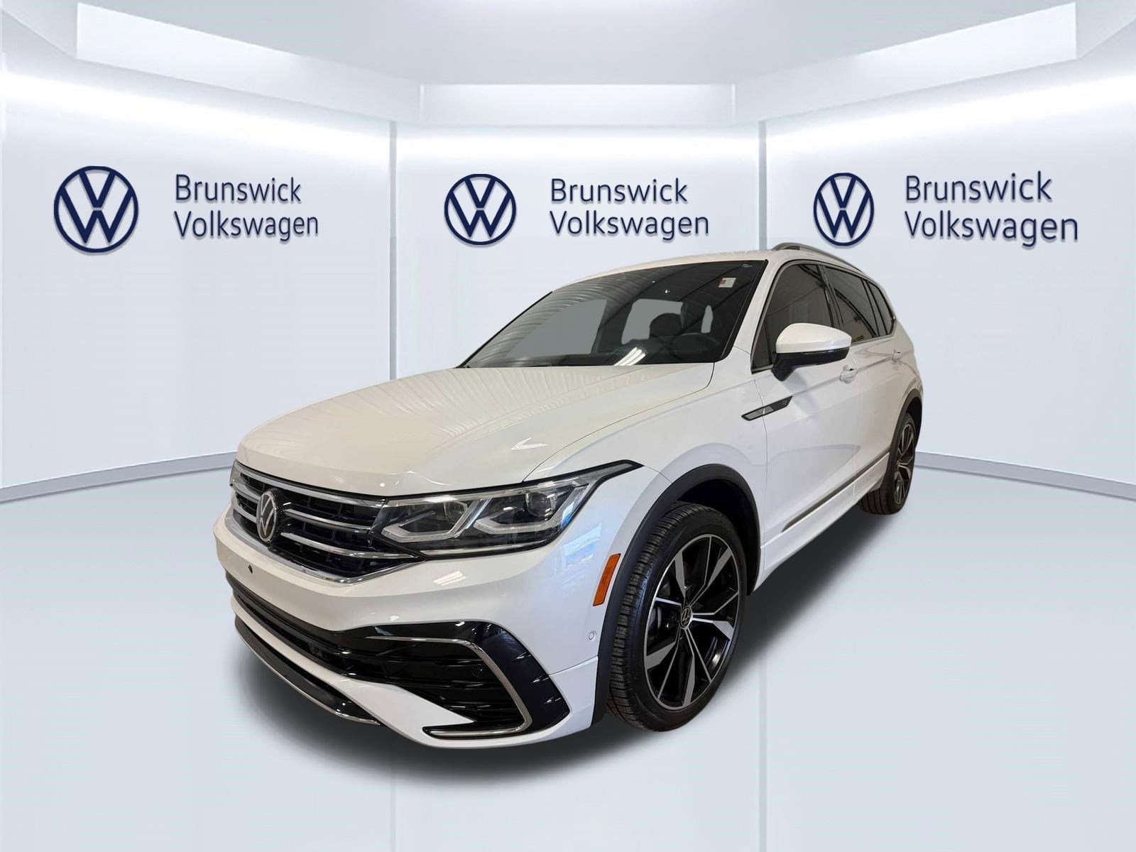 2024 Volkswagen Tiguan 2.0T SEL R-Line 4Motion's photo