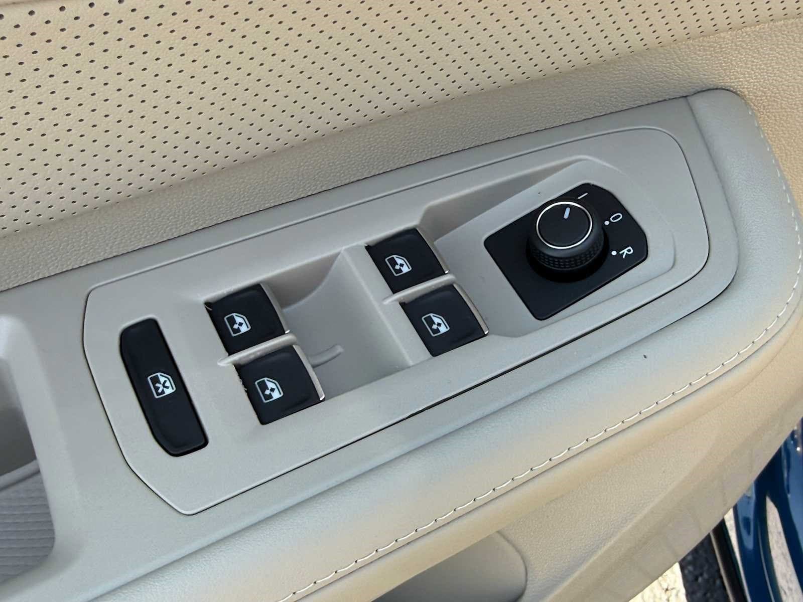 2026 Volkswagen Atlas SE w/Tech - Photo 7