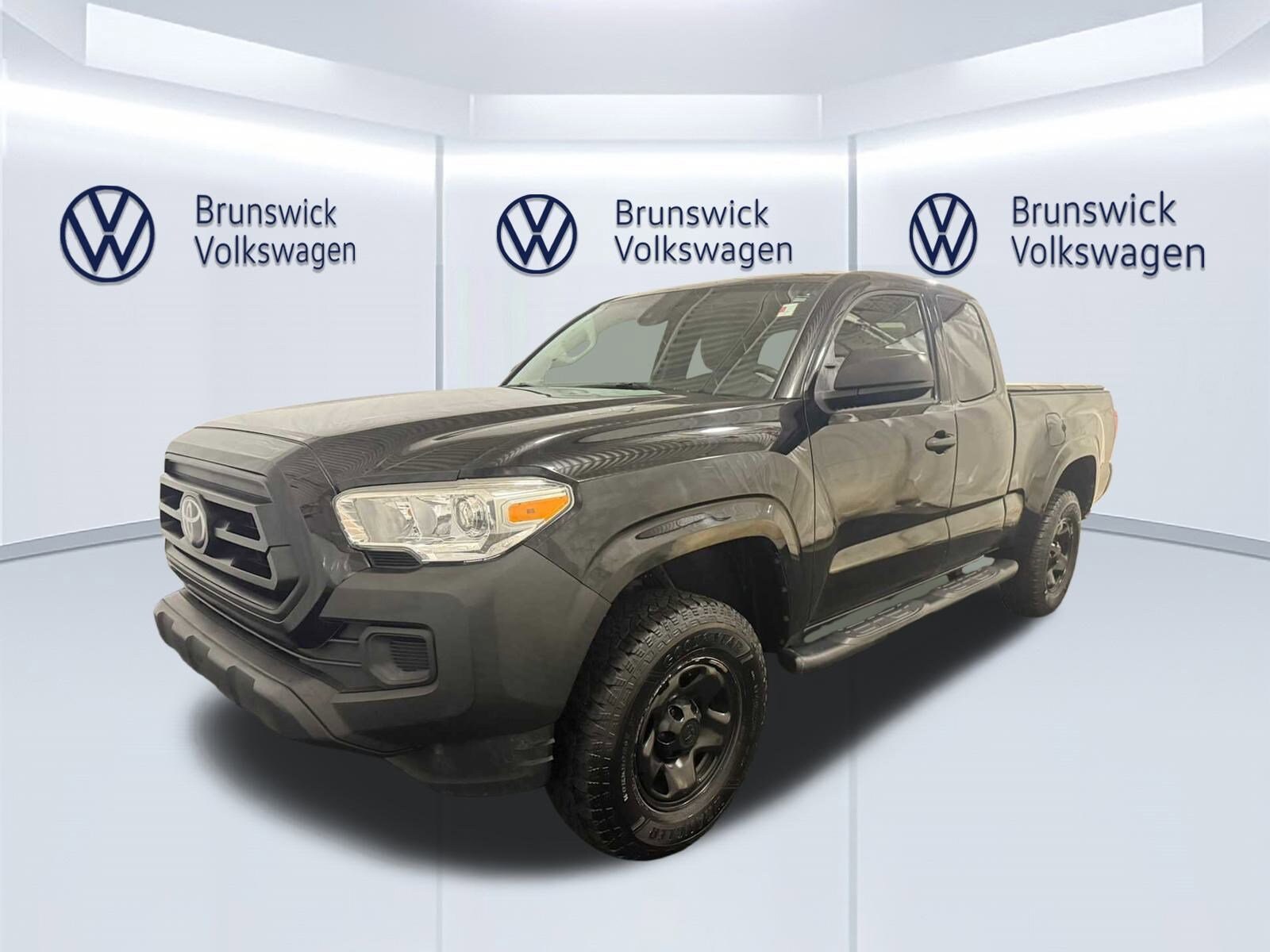 2020 Toyota Tacoma SR's photo